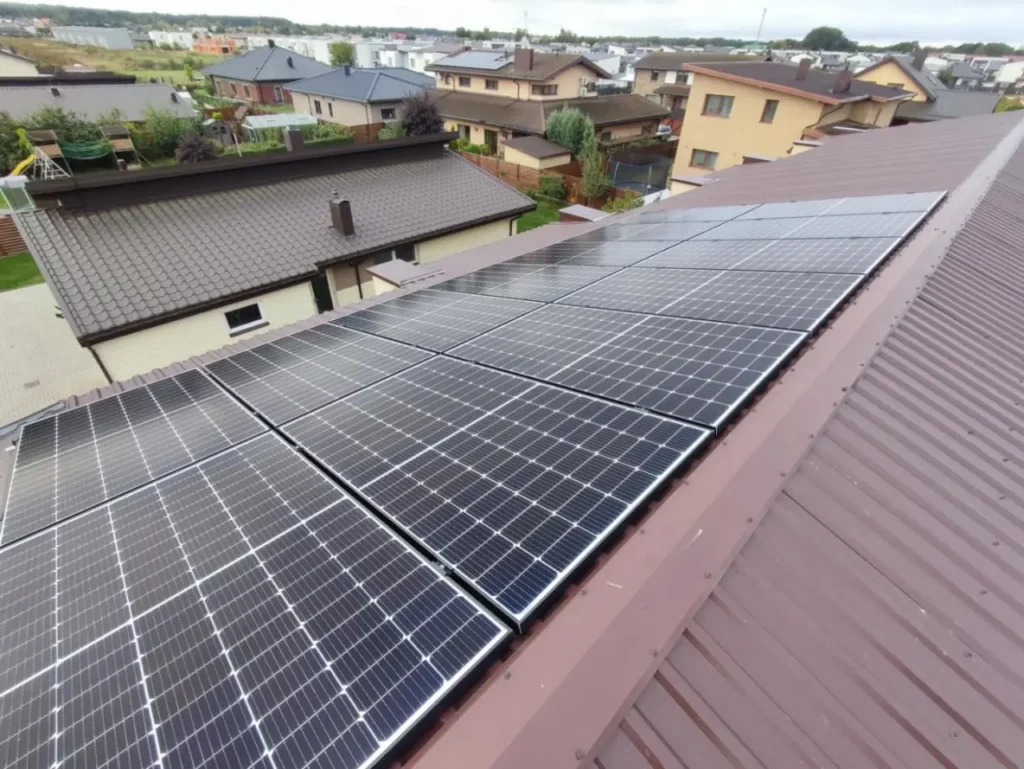 Saulės elektrinė ant stogo